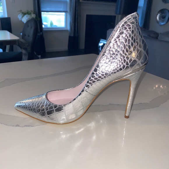 Ted Baker Savenniers Leather Silver Metallic Pump Stiletto US Size 7.5 - Picture 3 of 6